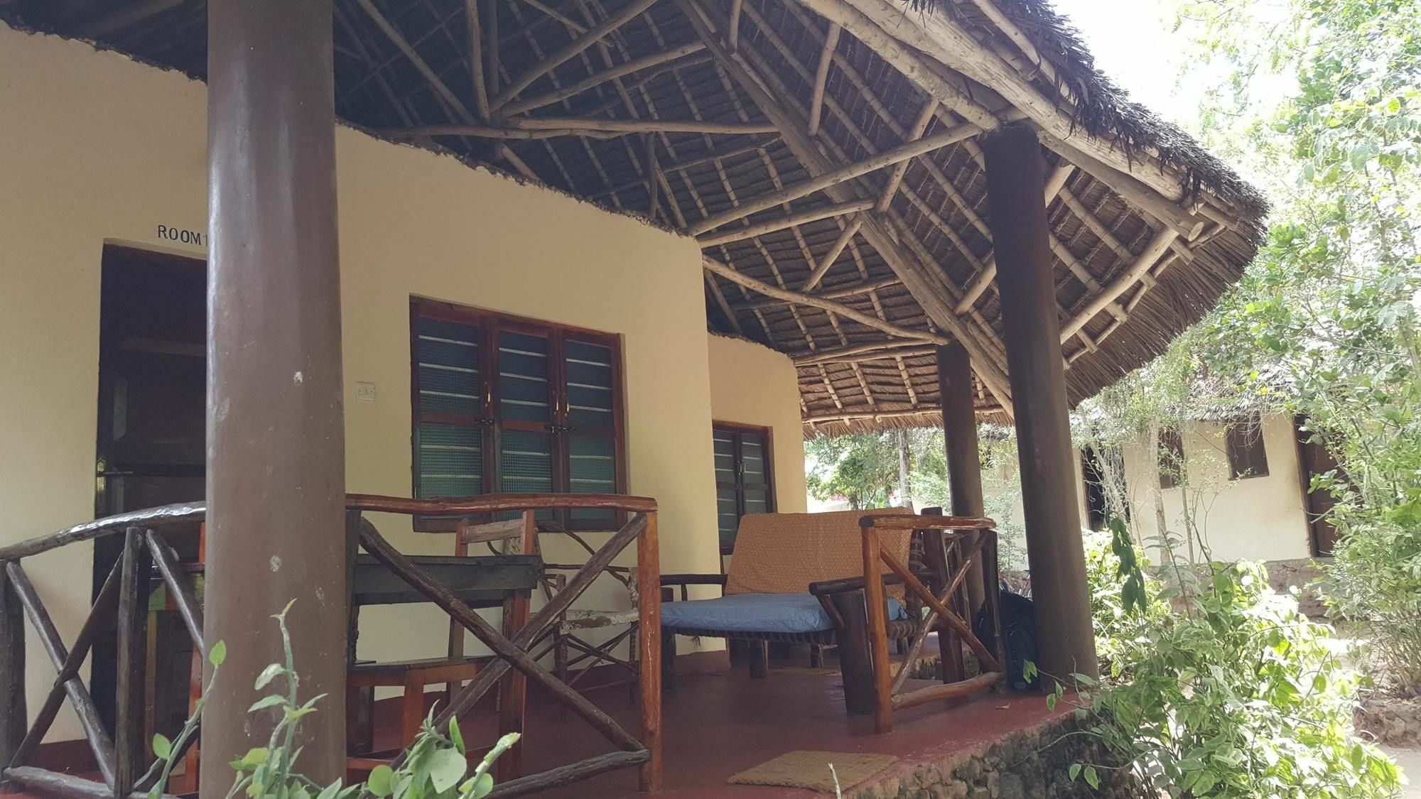 Baraka Aquarium Bungalows นูงวี ภายนอก รูปภาพ